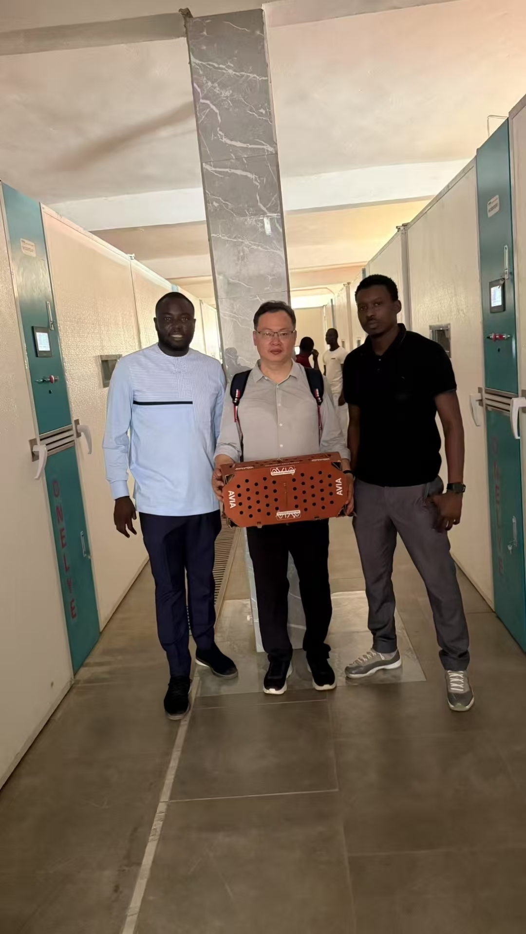 Последние блоги о компании Кенийские фермеры борются с отключениями электроэнергии и перепадами температур: как одноступенчатые инкубаторы поддерживают стабильную выводимость